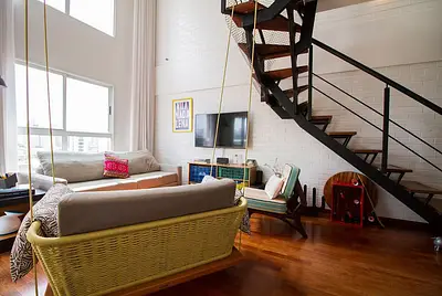Loft duplex com pé direito duplo e balanço em Pinheiros