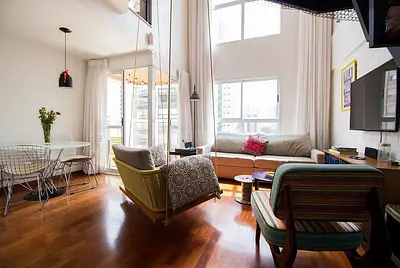Loft duplex com pé direito duplo e balanço em Pinheiros